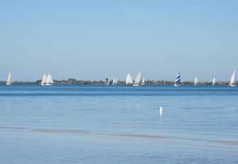 Alerion leading catboat fleet