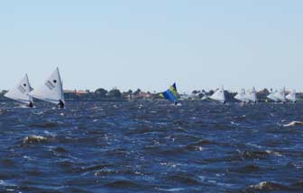 Sunfish race to reach mark