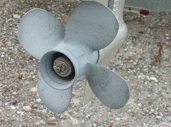 High-thrust 4-blade propeller