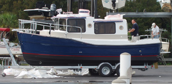 A cute tugboat cruiser