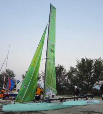 Sizzor trimaran