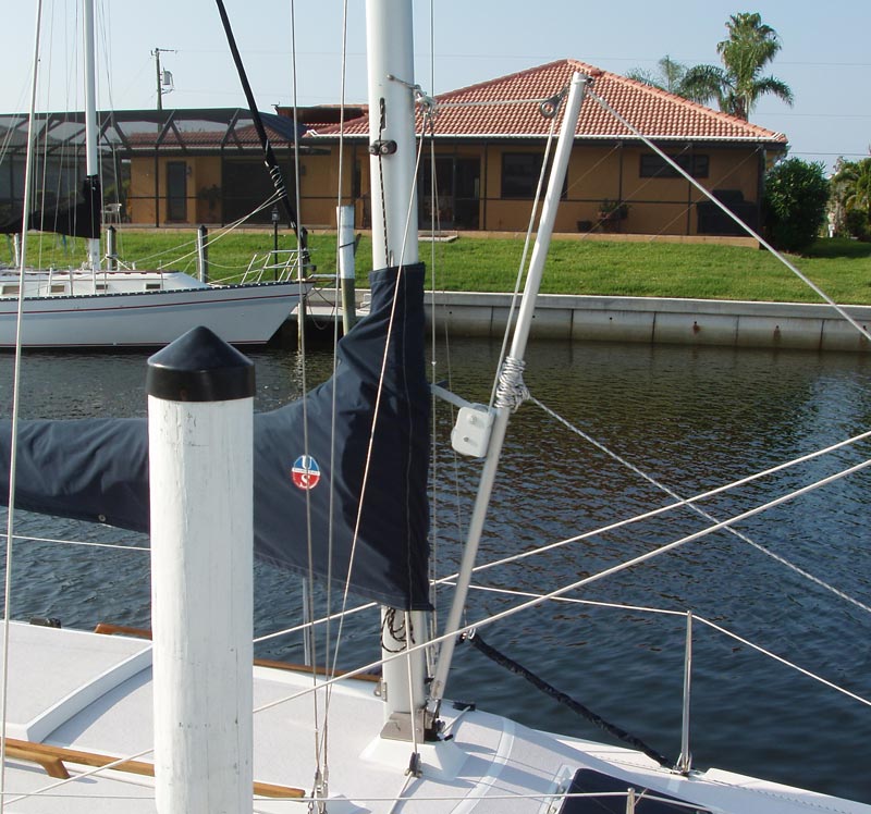raising a sailboat mast